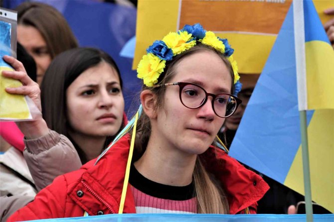 Ukraynalı Vatandaşlardan Rusya’nın Başlattığı Operasyona Gözyaşları Arasında Tepki