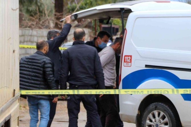 Antalya’da Husumet Kanlı Bitti: Baba Öldürüldü, Oğlu Yaralandı