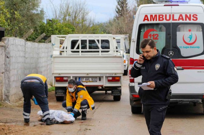Antalya’da Husumet Kanlı Bitti: Baba Öldürüldü, Oğlu Yaralandı