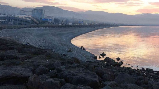 Deniz Geri Çekildi, 40 Yıl Önceki Kumsal Alan Tekrar Ortaya Çıktı