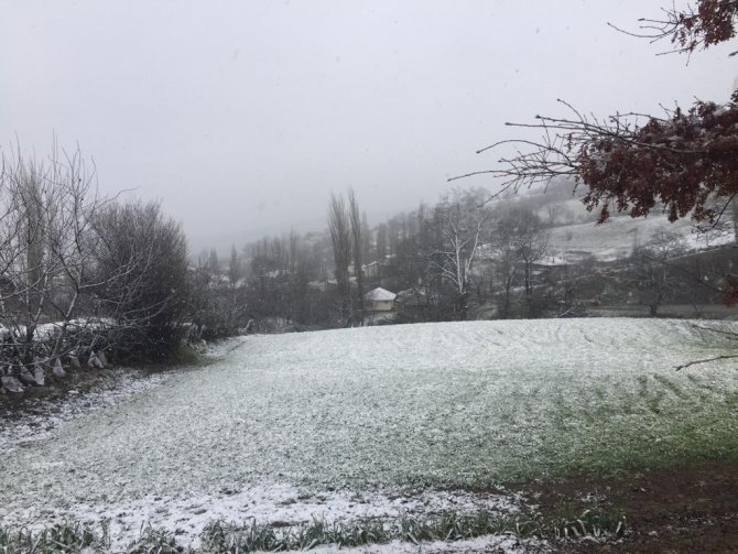 Kepsut’ta Kar Yağışı Başladı