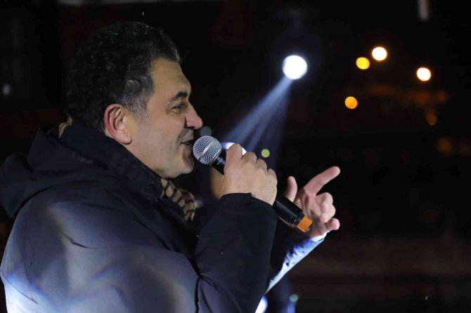 Sanatçı Başkan Faruk Demir’den Konserli Kutlama