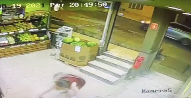 İ̇stanbul’da Genç Kıza Kapkaç Kamerada