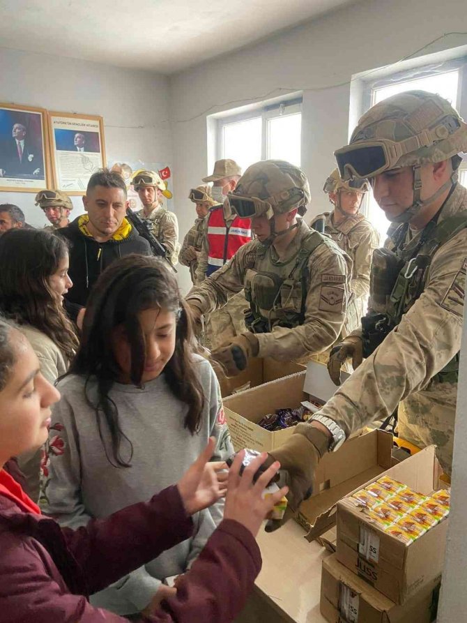 Jandarma Öğrencilerle Bir Araya Geldi