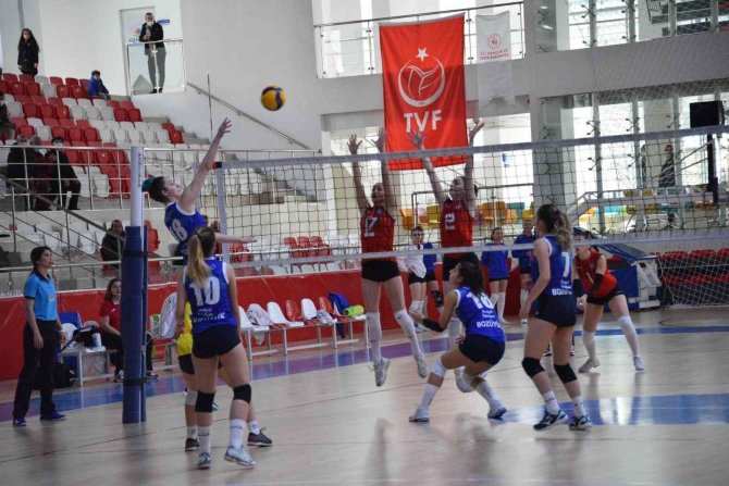 ’Bizim Kızlar’ Kadınlar Voleybol 2. Ligi’ni 5’inci Sırada Tamamladılar