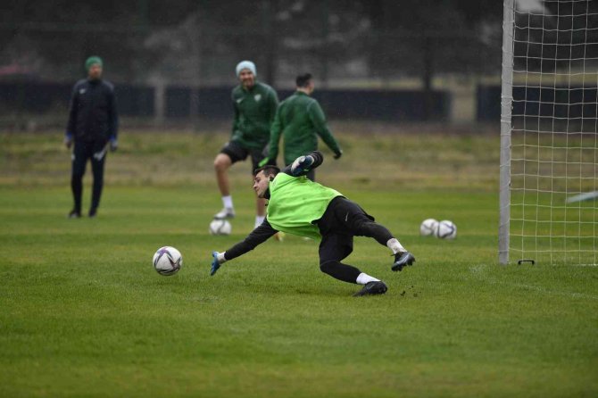 Bursaspor Günü Çift Antrenmanla Tamamladı
