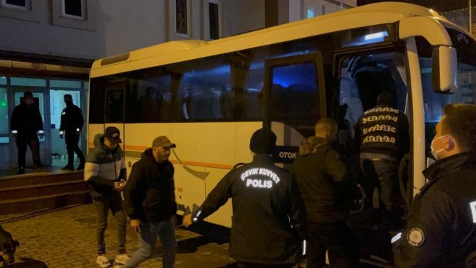 Çanakkale’de 33 Düzensiz Göçmen Yakalandı