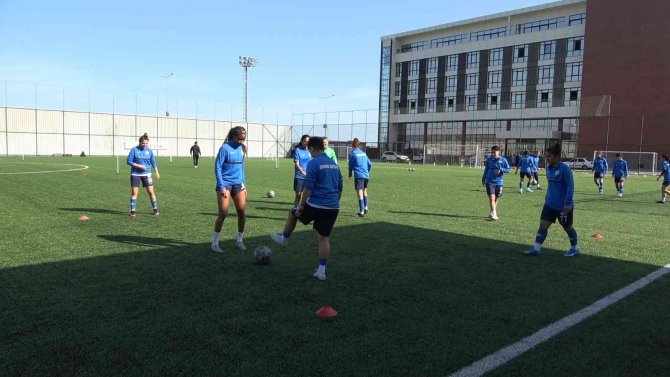Çaykur Rizespor Kadın Futbol Takımı, Karagümrük’e Hazırlanıyor