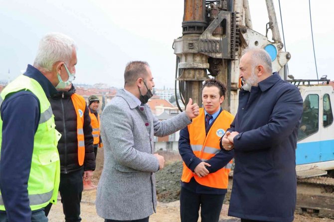 Toprak Kayması Olan Yolda Çalışmalar Başladı