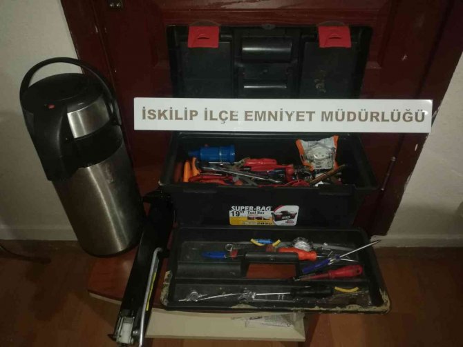 Oto Hırsızı Polisten Kaçamadı