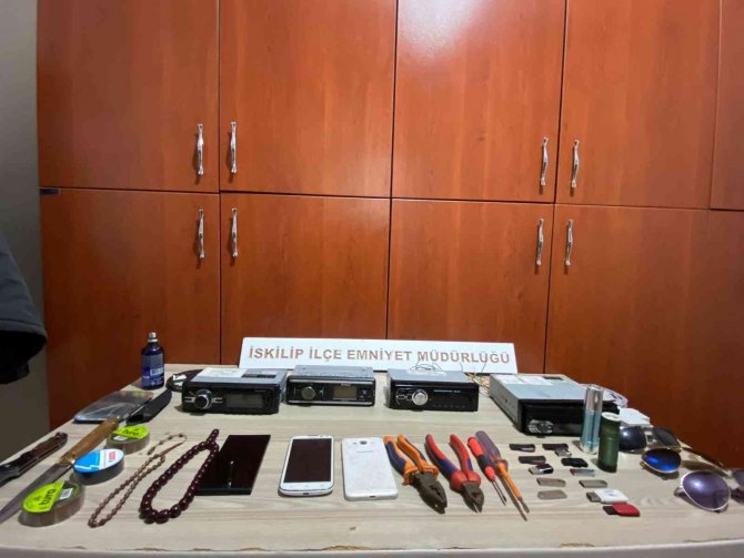 Oto Hırsızı Polisten Kaçamadı