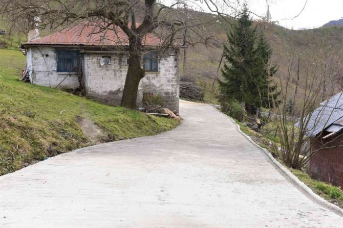 Altınordu’da Beton Yol Çalışmaları Sürüyor