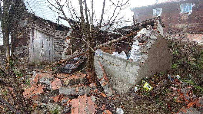 Heyelan Nedeniyle Zarar Gören 21 Mezarın Yeri Değiştirilecek