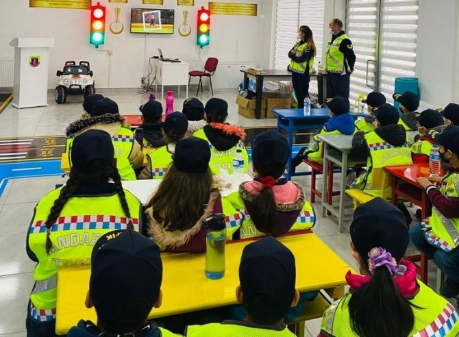 Geleceğin Sürücülerine Trafik Eğitimi Verildi