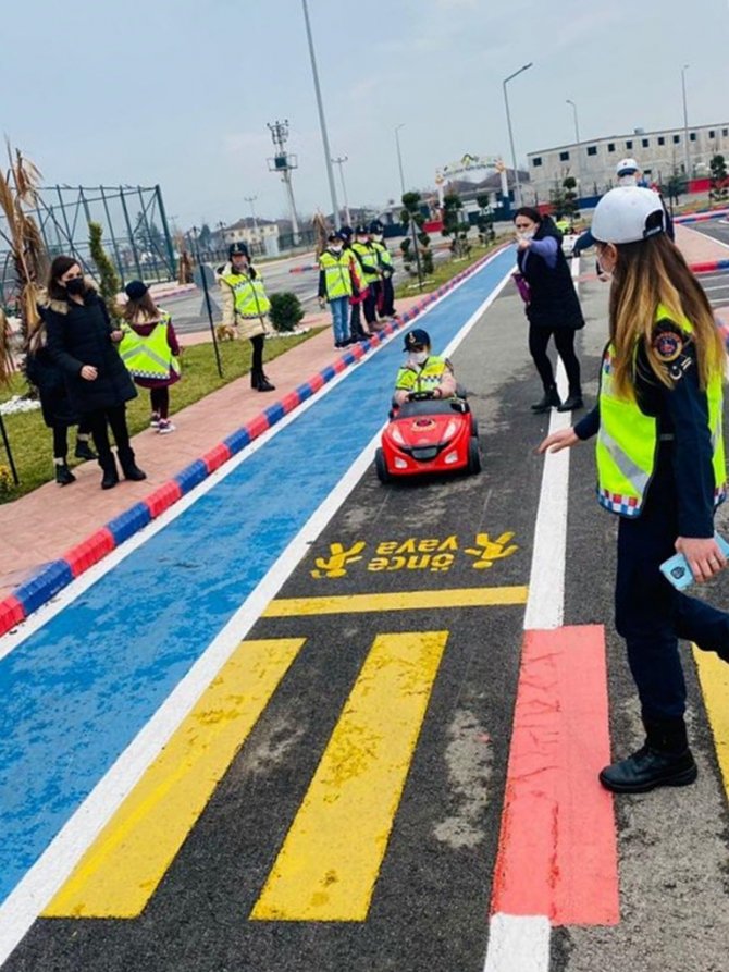 Geleceğin Sürücülerine Trafik Eğitimi Verildi