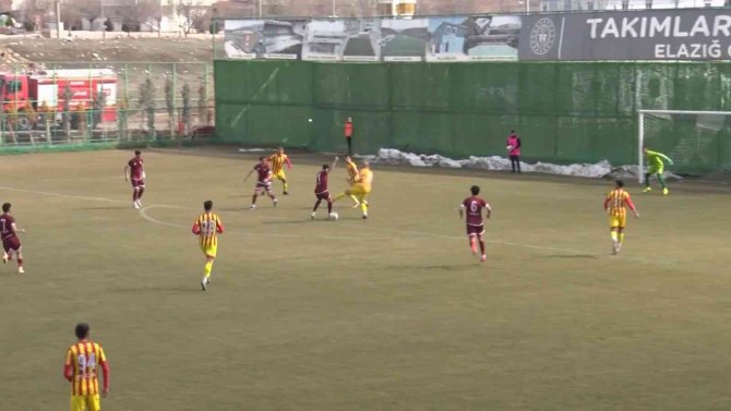 Hakemin Verdiği Kararlar Taraftara Saç Baş Yoldurdu