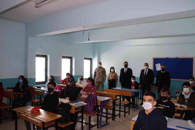 Kaymakam Çelik Okullarda İncelemelerde Bulundu