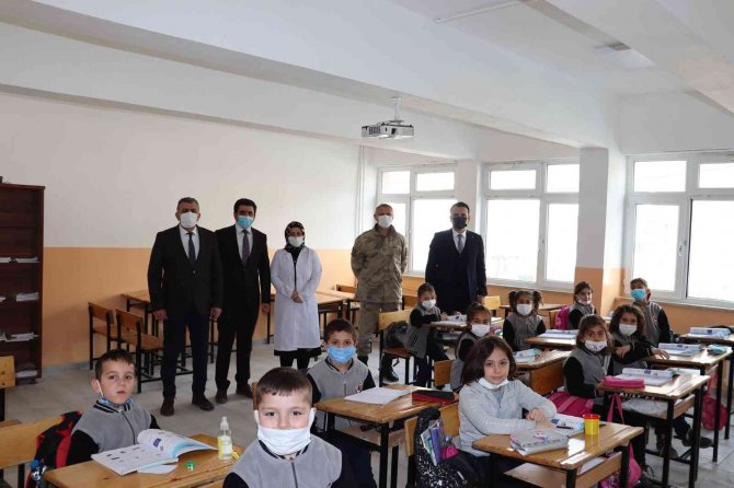 Kaymakam Çelik Okullarda İncelemelerde Bulundu