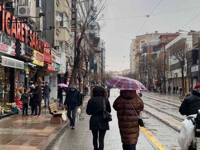 Eskişehir Güne Sağanak Yağışla Uyandı