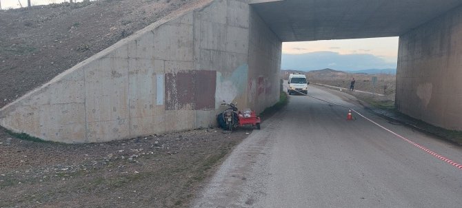 Alt Geçit Duvarına Çarpan Motosiklet Sürücüsü Hayatını Kaybetti