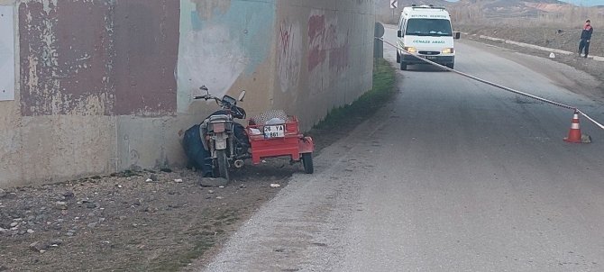 Alt Geçit Duvarına Çarpan Motosiklet Sürücüsü Hayatını Kaybetti