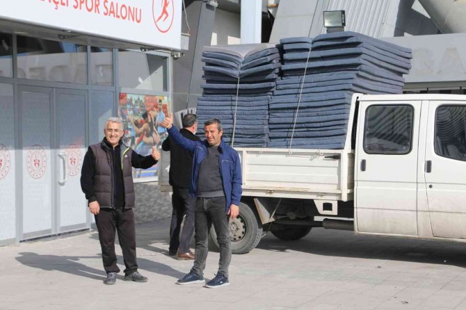 ’Minder Bizden Pehlivan Sizden’ Projesi Kapsamında Okullara Minder Verildi