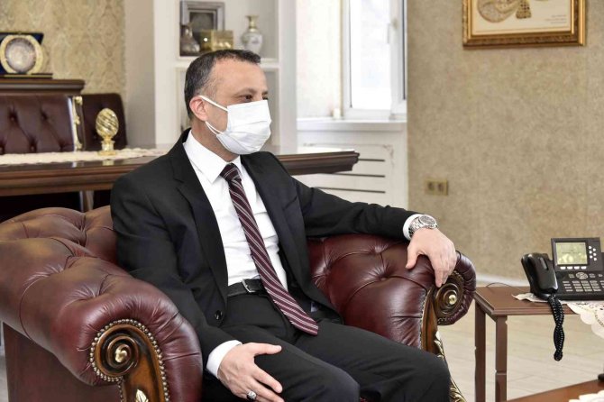 Vali Taşbilek, Türkiye İkincisi Takımı Konuk Etti