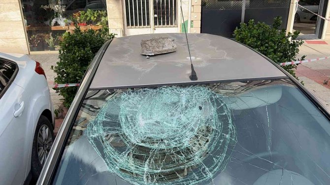 İ̇skenderun’da Fırtına Hasara Yol Açtı