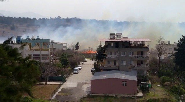 Hatay’da Kışlada Çıkan Otluk Yangını Söndürüldü