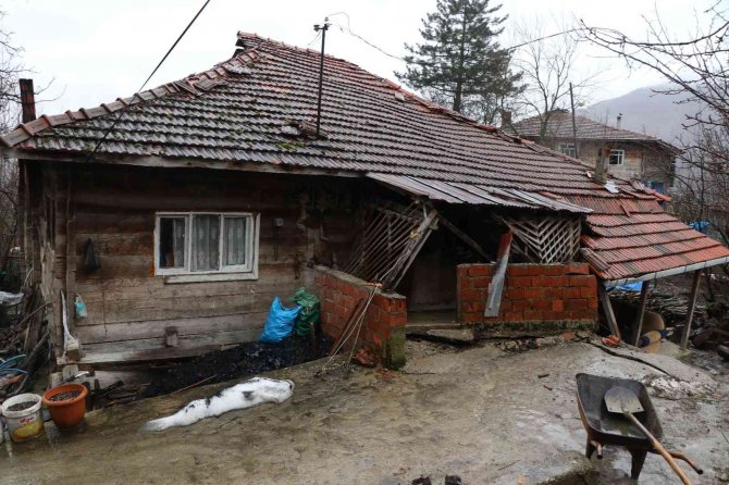 Heyelan Nedeniyle Zarar Gören 21 Mezarın Yeri Değiştirilecek