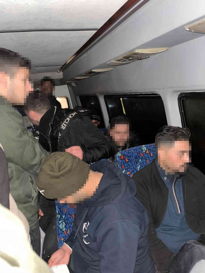 İ̇stanbul’da 315 Kaçak Göçmen Yakalandı