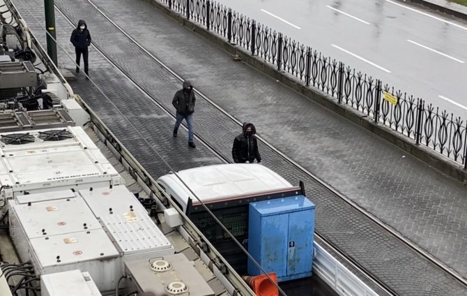 Topkapı’da Tramvay Yoluna Giren Çekici Teli Kopardı, Seferler Durdu