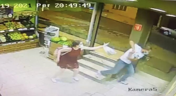 İ̇stanbul’da Genç Kıza Kapkaç Kamerada