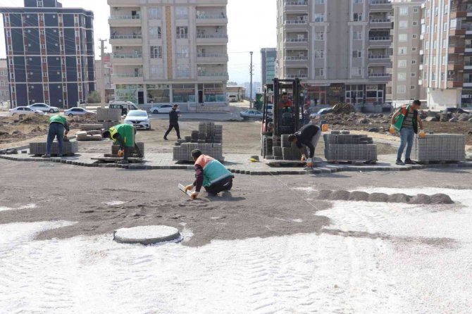 Karaköprü’de Üst Yapı Çalışmalarıyla Yollar Yenileniyor