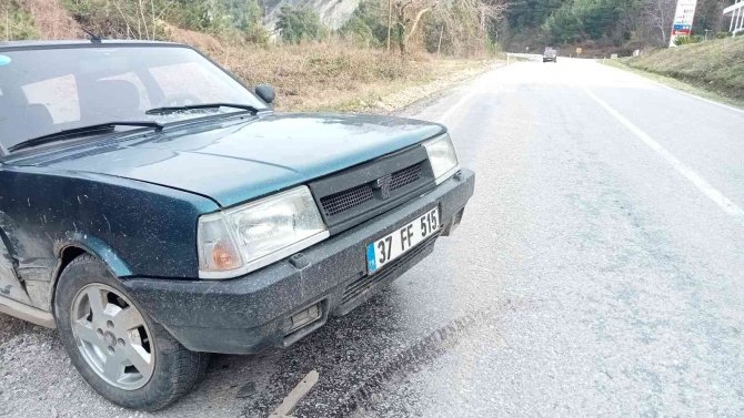 Kastamonu’da İki Otomobil Çarpıştı