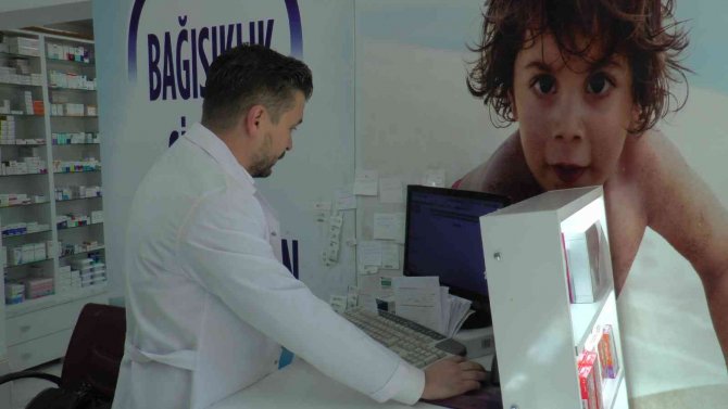 Akın’dan İlaç Fiyatı Önerisi: “İ̇laç Fiyat Kurunun Sabitlenmesi Lazım”