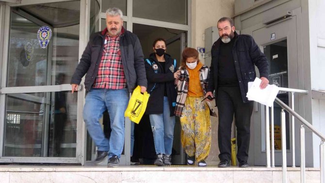 70 Bin Tl’lik Ziynet Eşyası Çalan 4 Kadın Yakalandı