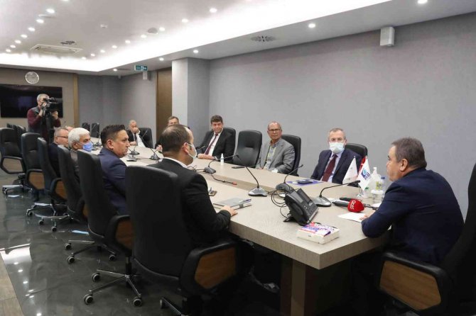Başkan Böcek, Kırcamili Muhtarları Ağırladı