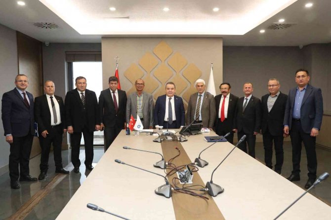 Başkan Böcek, Kırcamili Muhtarları Ağırladı