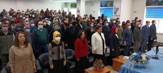 Ak Parti’den ’Kadın Emeği, Türkiye’nin İ̇stikbali Buluşmaları’ Konferansı Verildi
