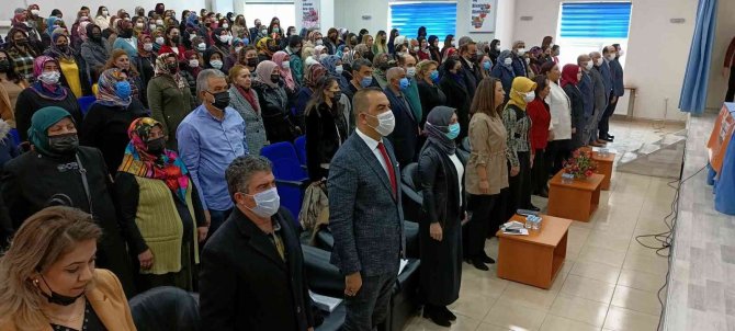Ak Parti’den ’Kadın Emeği, Türkiye’nin İ̇stikbali Buluşmaları’ Konferansı Verildi