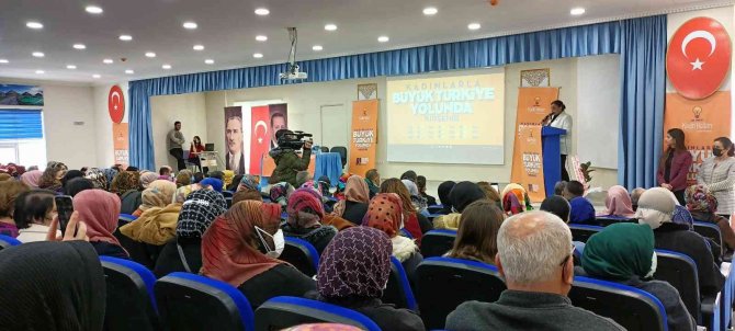 Ak Parti’den ’Kadın Emeği, Türkiye’nin İ̇stikbali Buluşmaları’ Konferansı Verildi