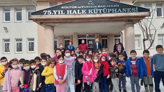 Köyceğizli Öğrenciler “Okur-gezer” Projesi İle Okuma Alışkanlığı Kazanıyor