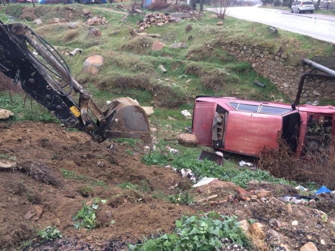 Dereye Uçan Araçtan Yara Almadan Kurtuldu