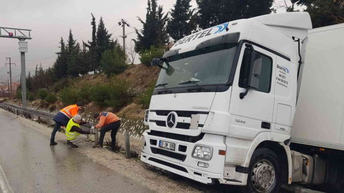 Kontrolden Çıkan Tır Sulama Kanalına Düştü; 1 Ağır Yaralı