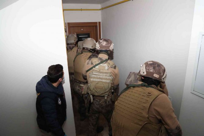 Mersin’de Tefecilere Şafak Operasyonu: 9 Gözaltı