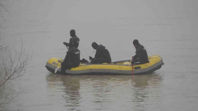 Karasu Nehri’ne Düşen Yağmur İçin Arama Çalışması Devam Ediyor