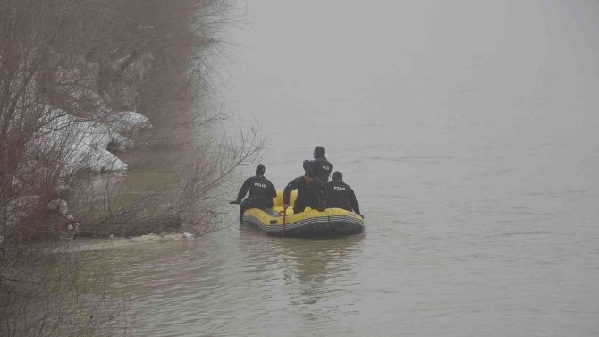 Karasu Nehri’ne Düşen Yağmur İçin Arama Çalışması Devam Ediyor