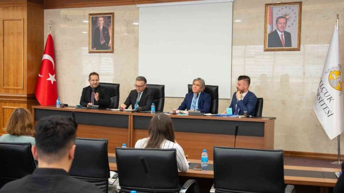 Rektör Aksoy: “Önceliğimiz Öğrencilerimizin Geleceğini Düşünmek”