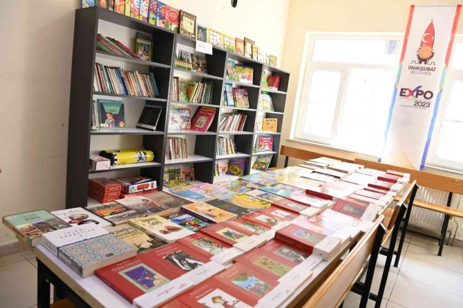 Onikişubat Belediyesi’nden Okula Bin Kitap